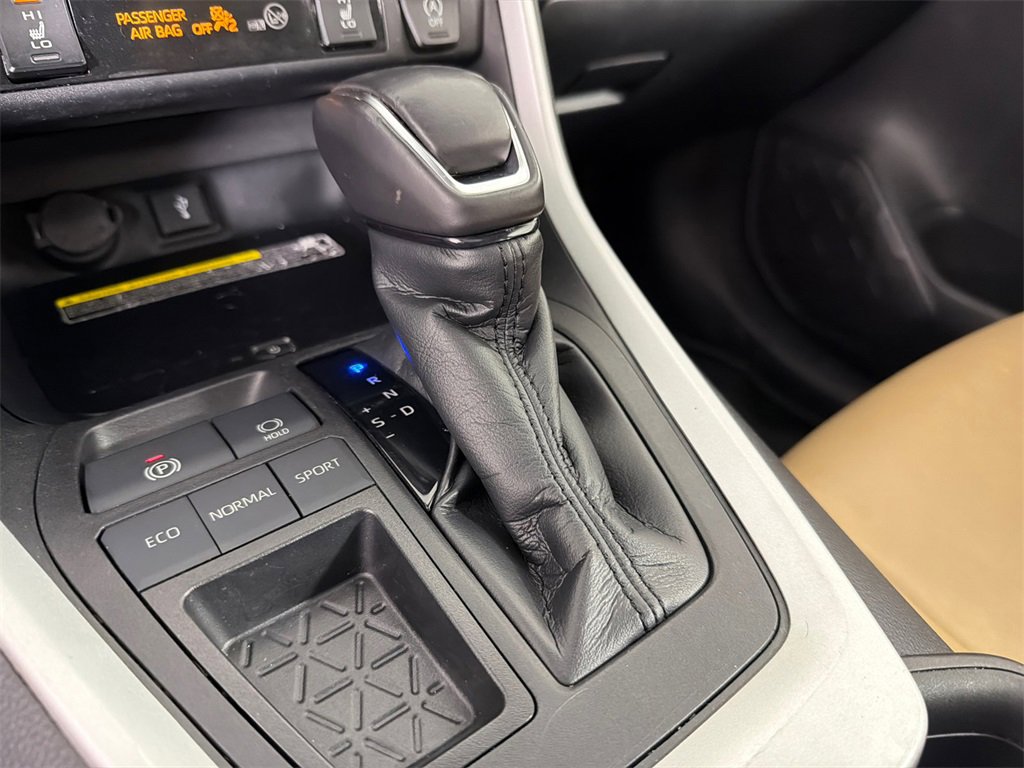 Used 2020 Toyota RAV4 XLE Premium image 33