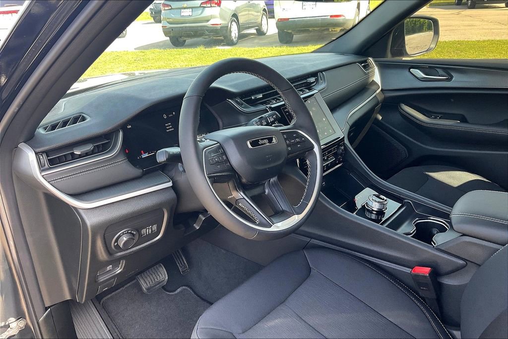 New 2025 Jeep Grand Cherokee Laredo X w/ Luxury Tech Group I image 6