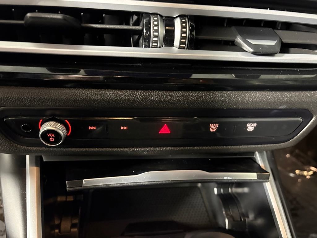 Used 2023 BMW 330i xDrive 330i xDrive w/ Premium Package image 20