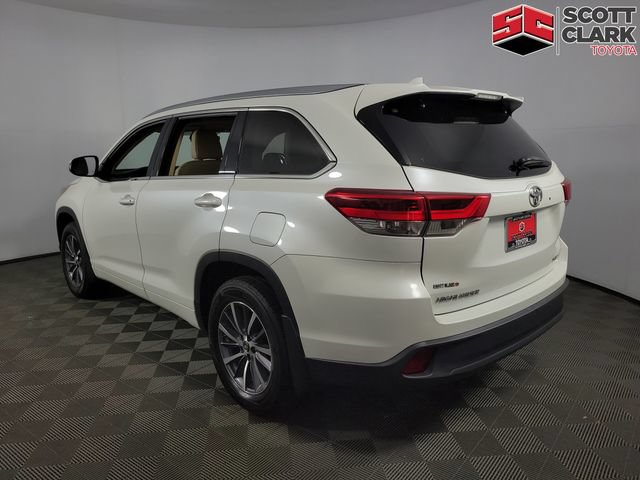 Used 2017 Toyota Highlander XLE AWD/4WD image 5