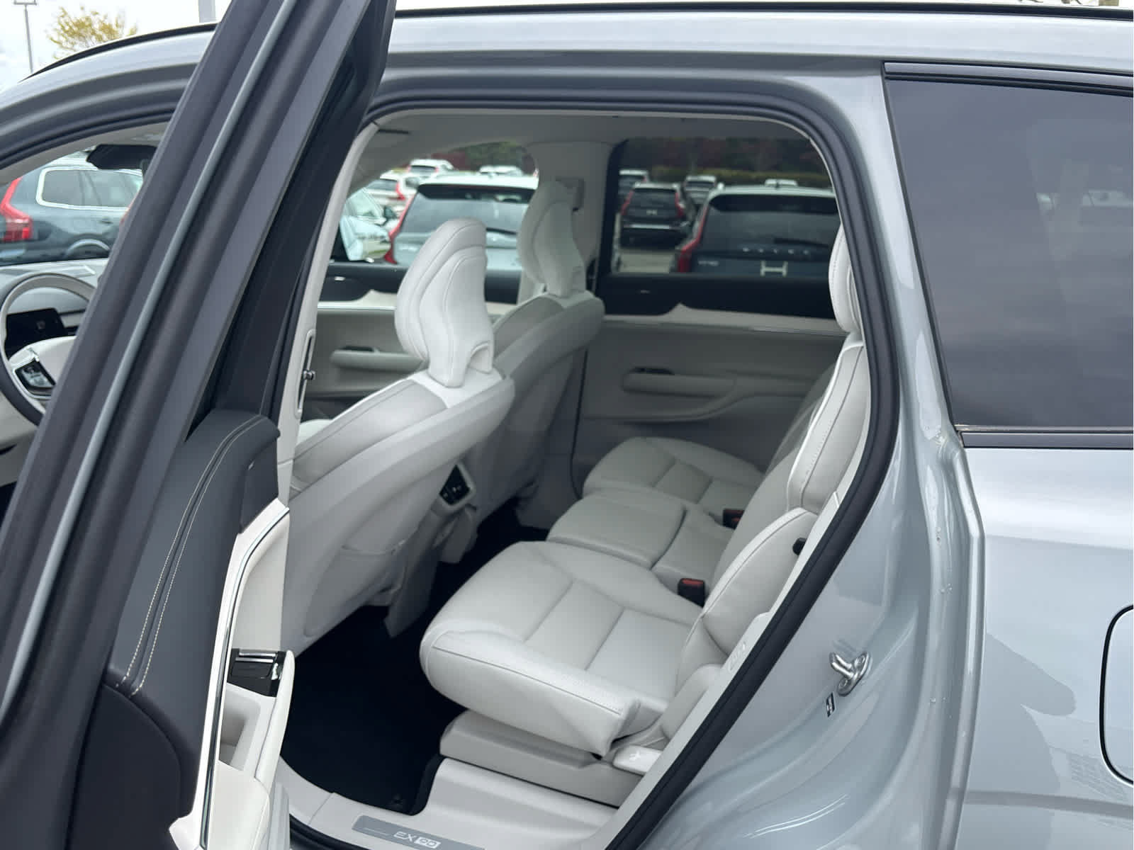 New 2026 Volvo EX90 Plus AWD/4WD image 23