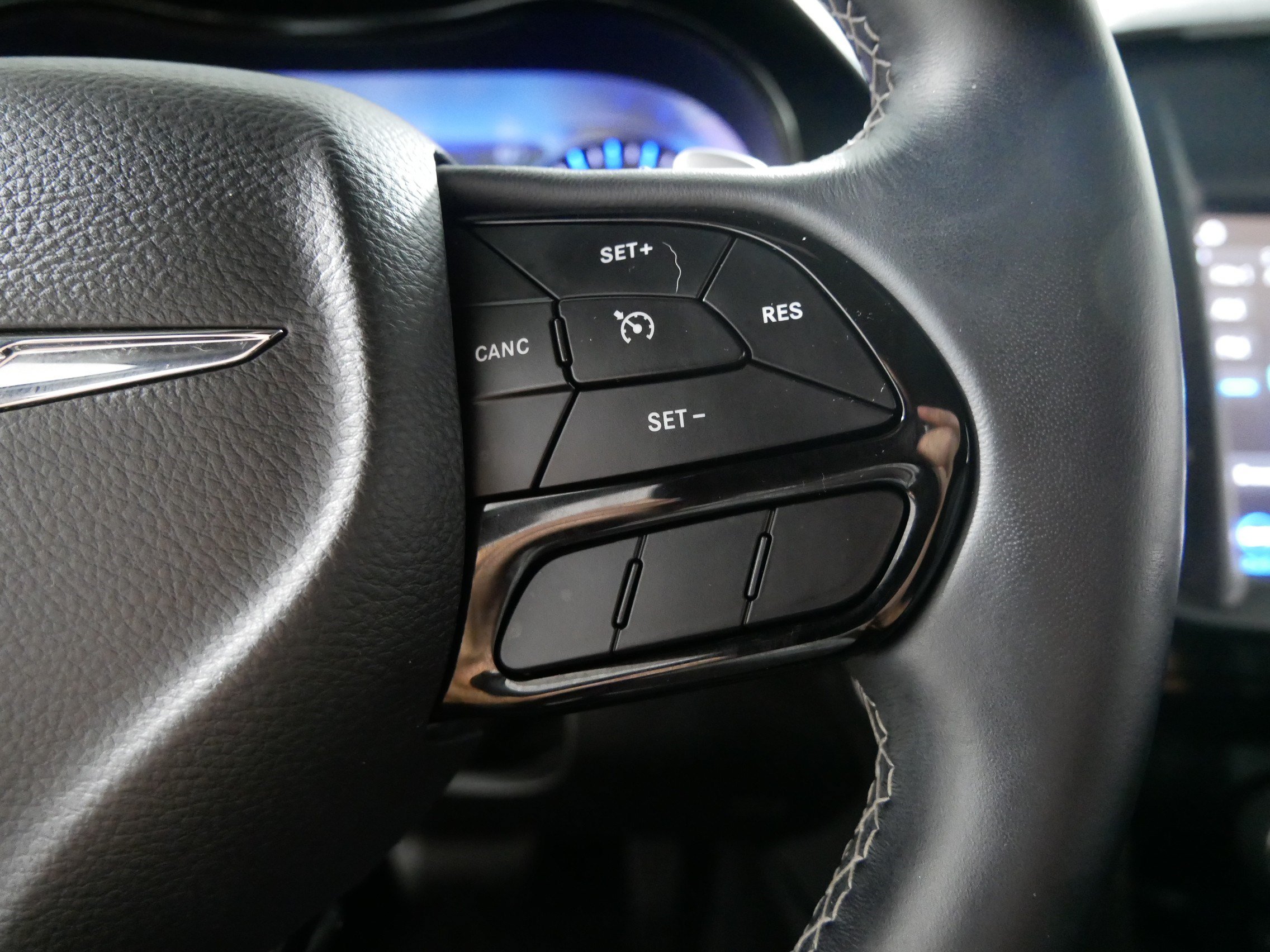 Used 2018 Chrysler 300 S AWD/4WD image 28