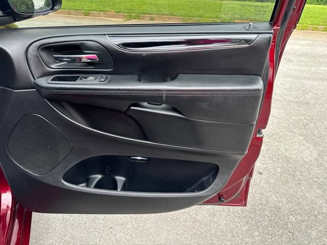 Used 2020 Dodge Grand Caravan SE FWD image 9