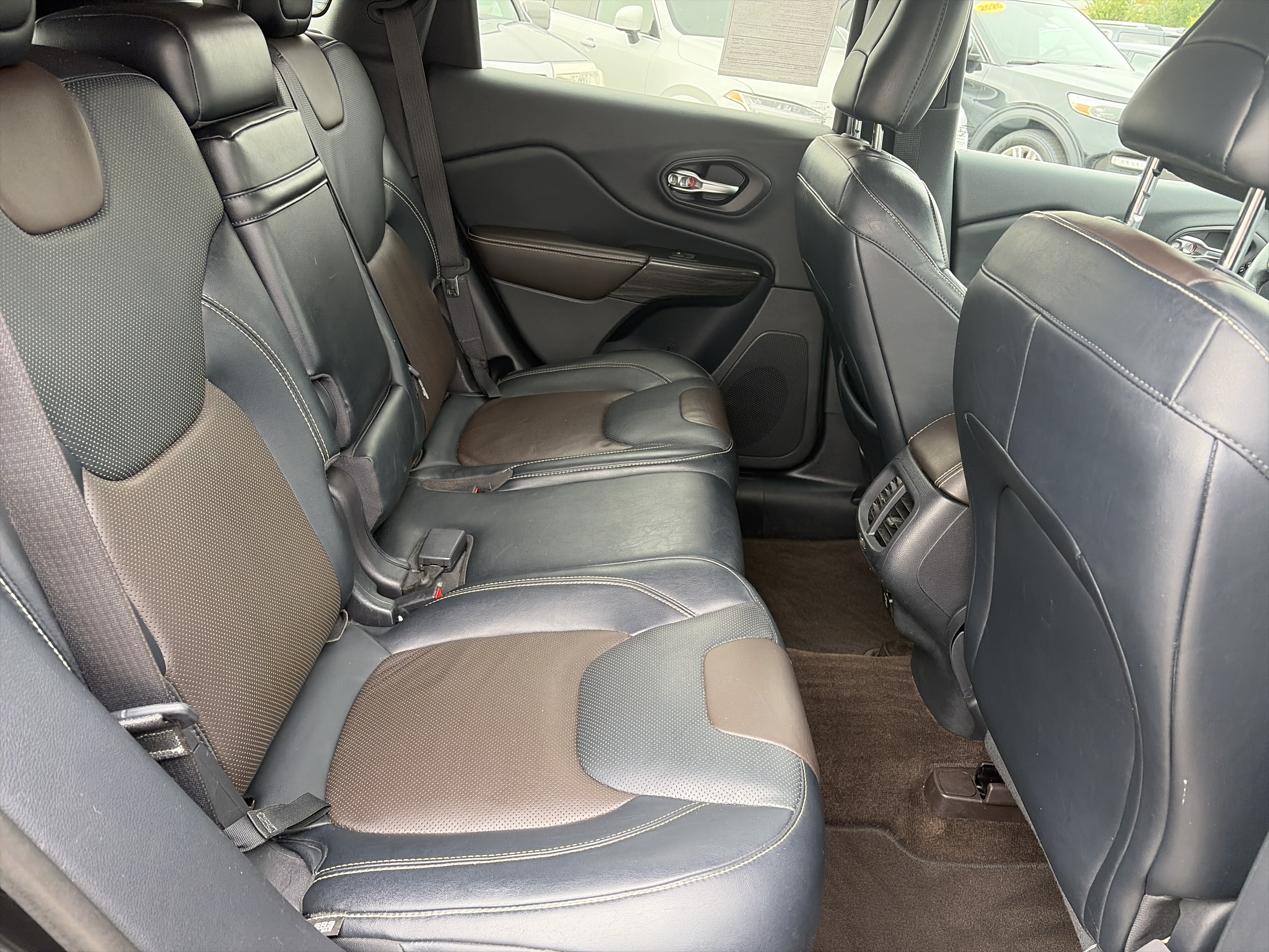 Used 2014 Jeep Cherokee Limited w/ Luxury Group AWD/4WD image 16