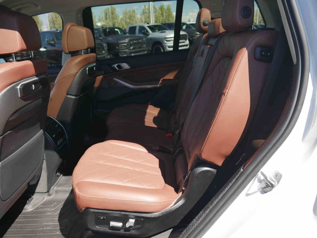 Used 2023 BMW X7 xDrive40i w/ Premium Package image 17