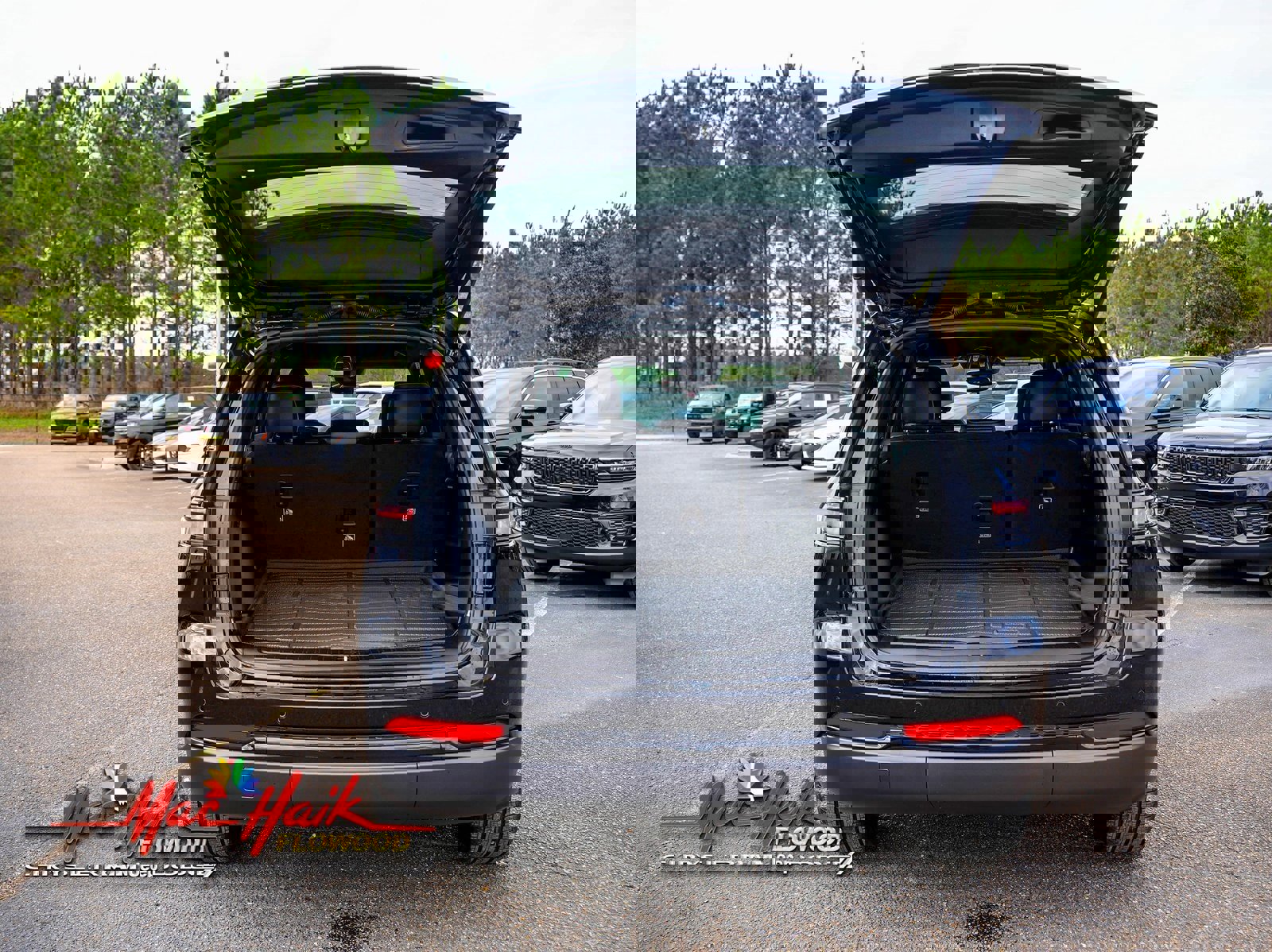 Used 2024 Jeep Grand Cherokee Limited w/ Black Appearance Package image 8