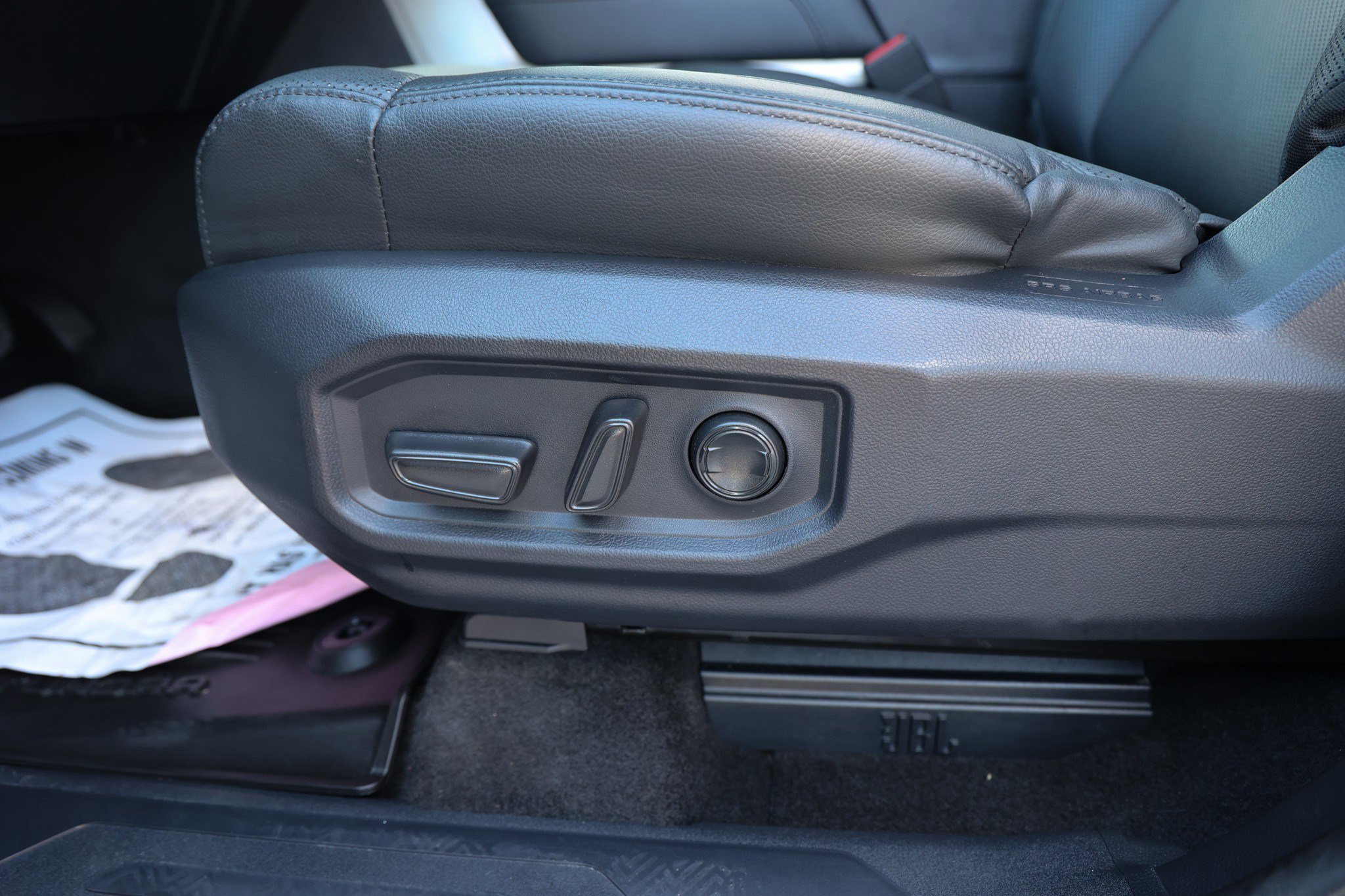 Used 2025 Toyota Tundra Limited image 33