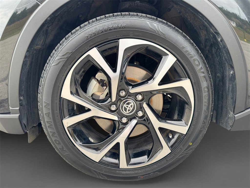 Used 2021 Toyota C-HR XLE image 11