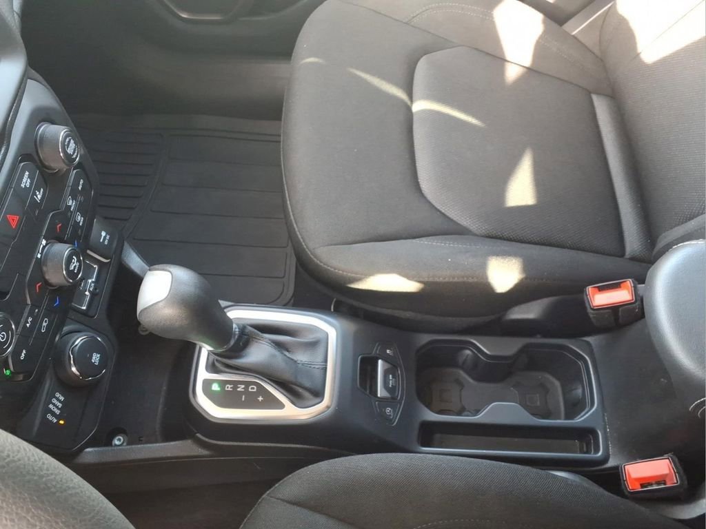 Used 2023 Jeep Renegade Latitude AWD/4WD image 14