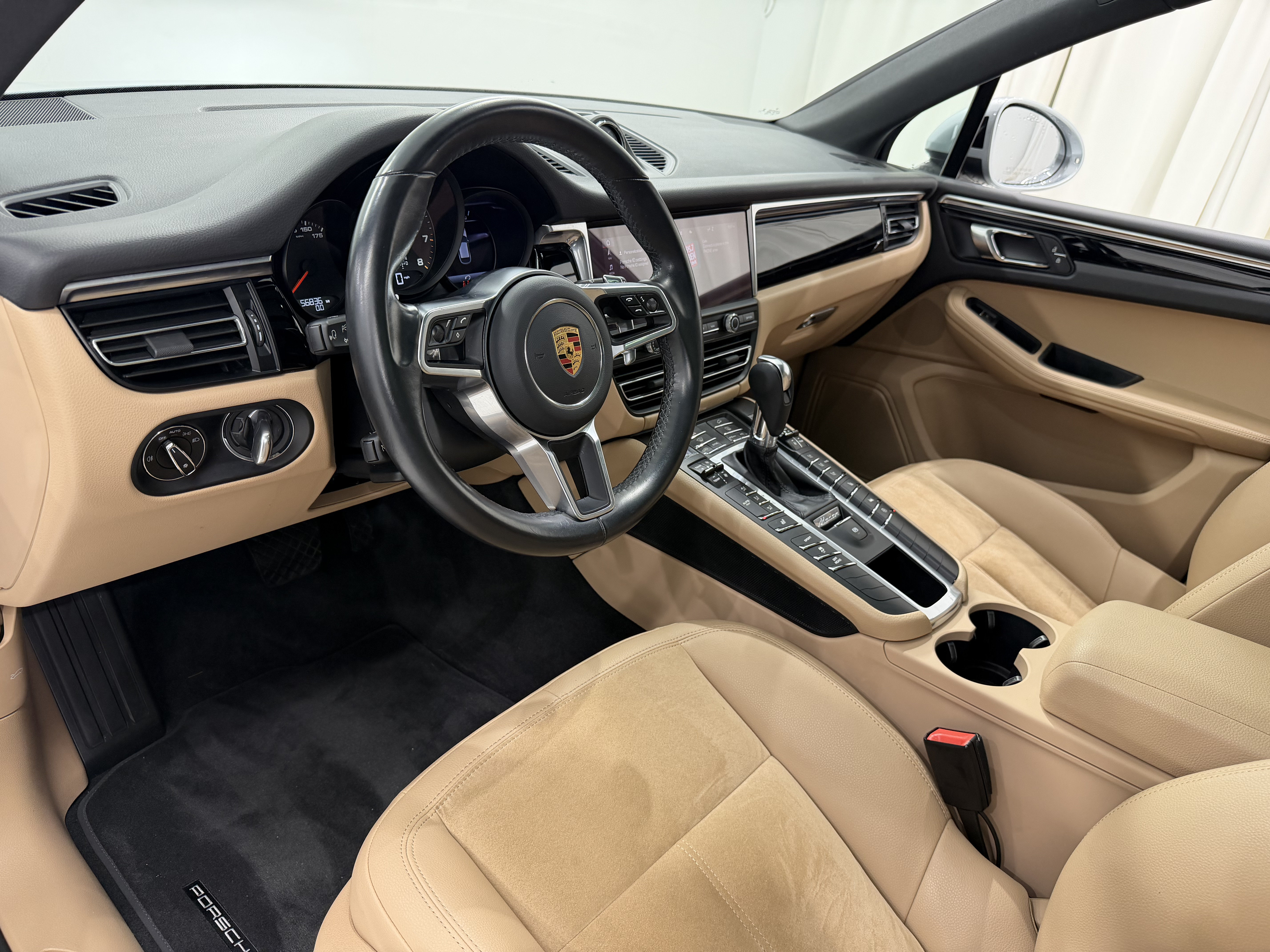 Certified 2021 Porsche Macan AWD/4WD image 25