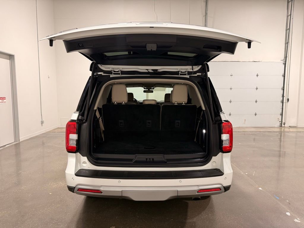 Used 2022 Ford Expedition XLT image 9