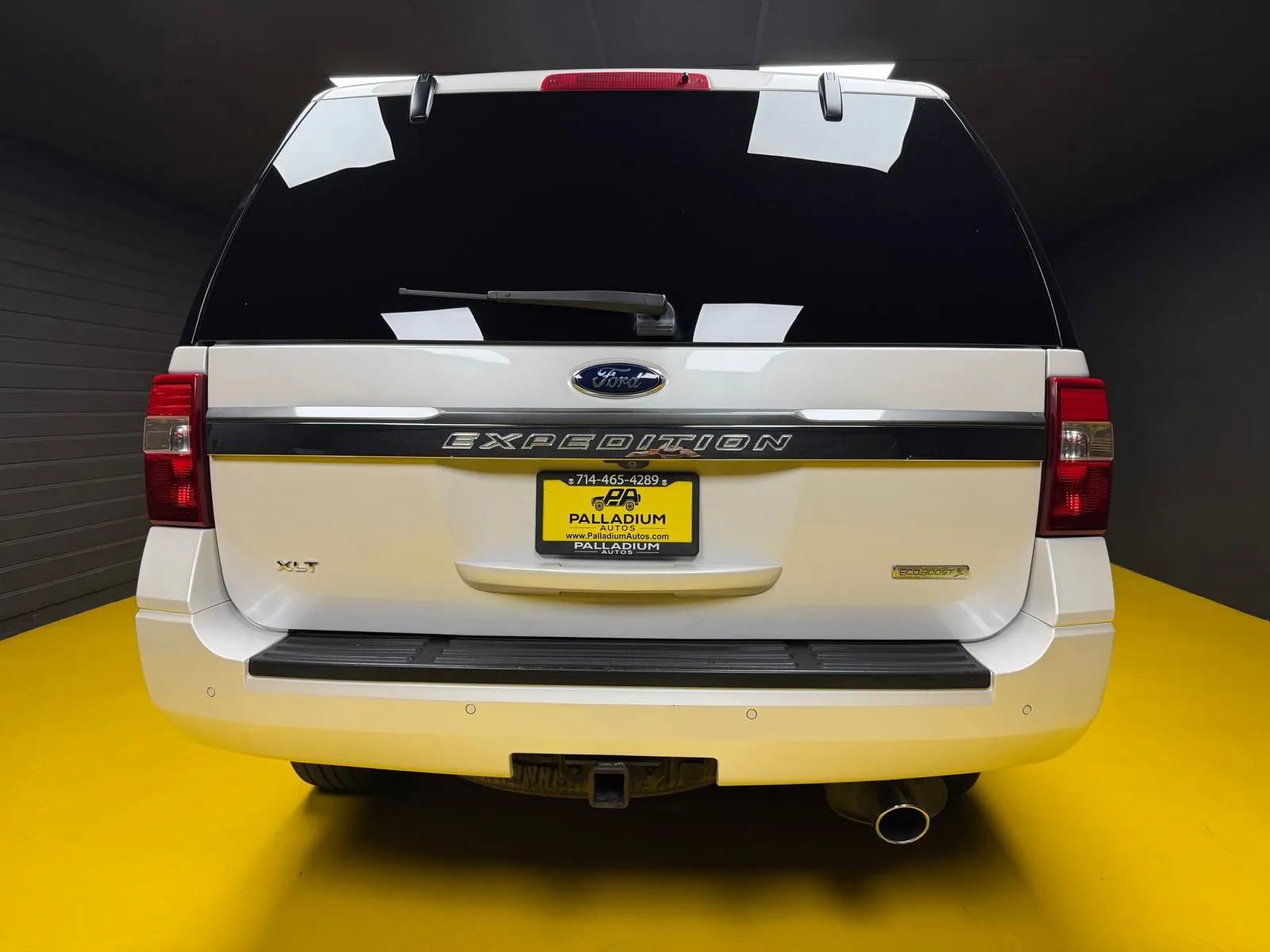 Used 2016 Ford Expedition XLT w/ Equipment Group 202A RWD image 5