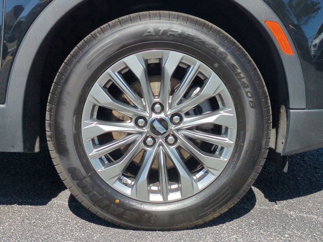 Used 2025 Cadillac XT4 Premium Luxury image 12