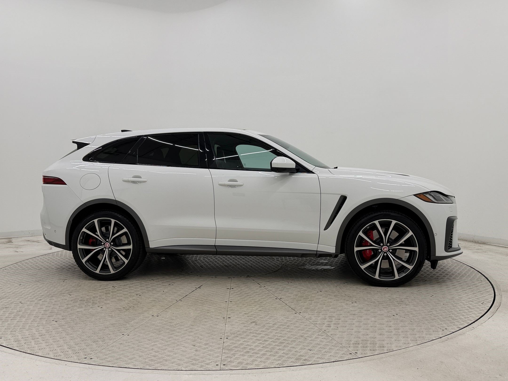 Used 2023 Jaguar F-PACE SVR AWD/4WD image 8
