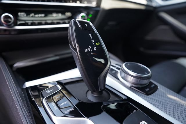 Used 2020 BMW M550i xDrive AWD/4WD image 38