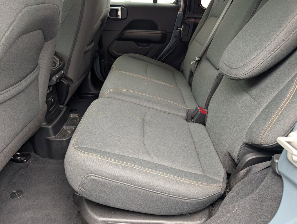 Used 2024 Jeep Wrangler Unlimited Sahara w/ Technology Group image 7