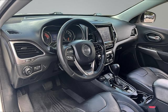 Used 2019 Jeep Cherokee Limited w/ Technology Group AWD/4WD image 17
