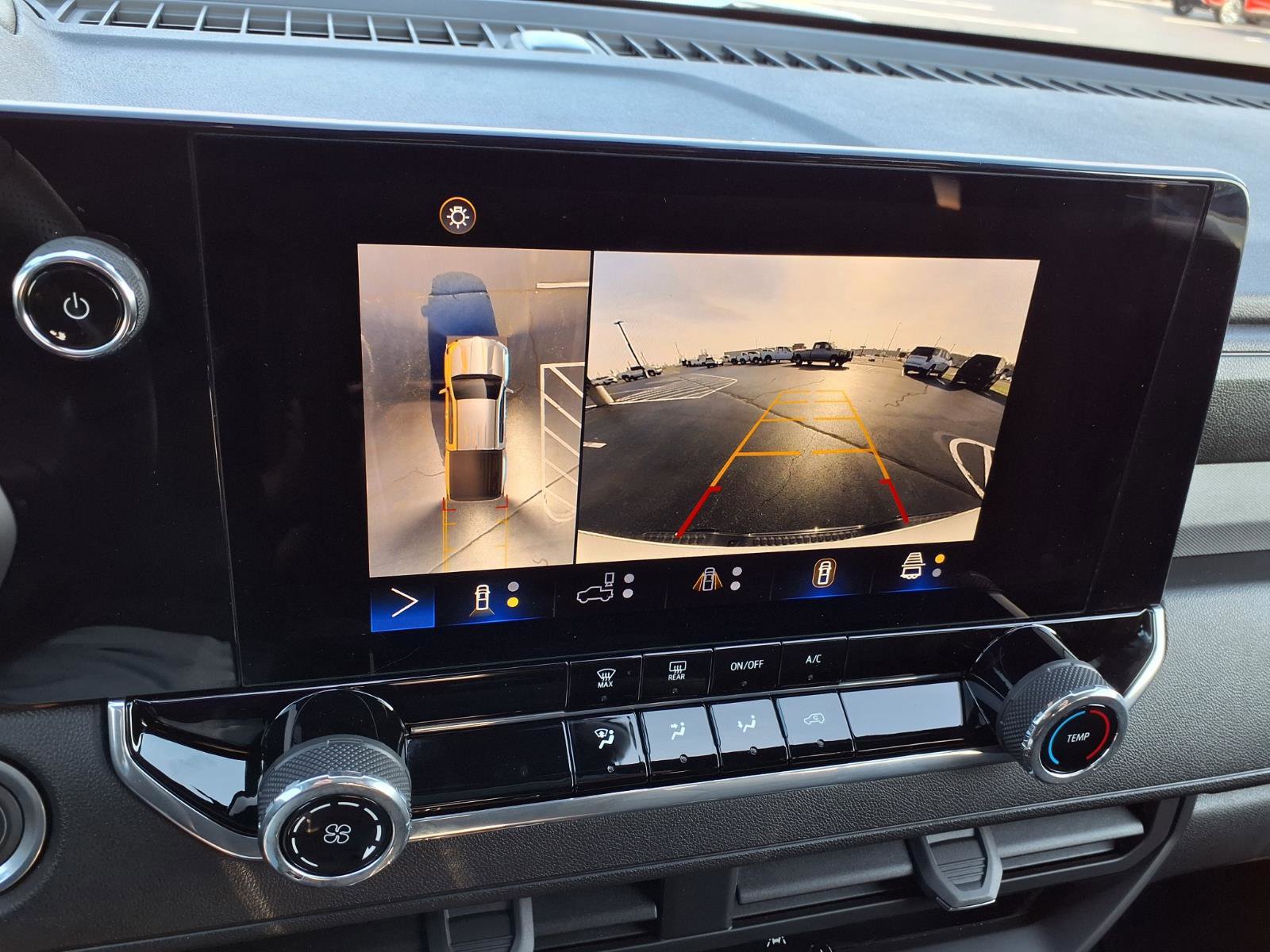 Used 2024 Chevrolet Colorado W/T w/ Technology Package AWD/4WD image 7