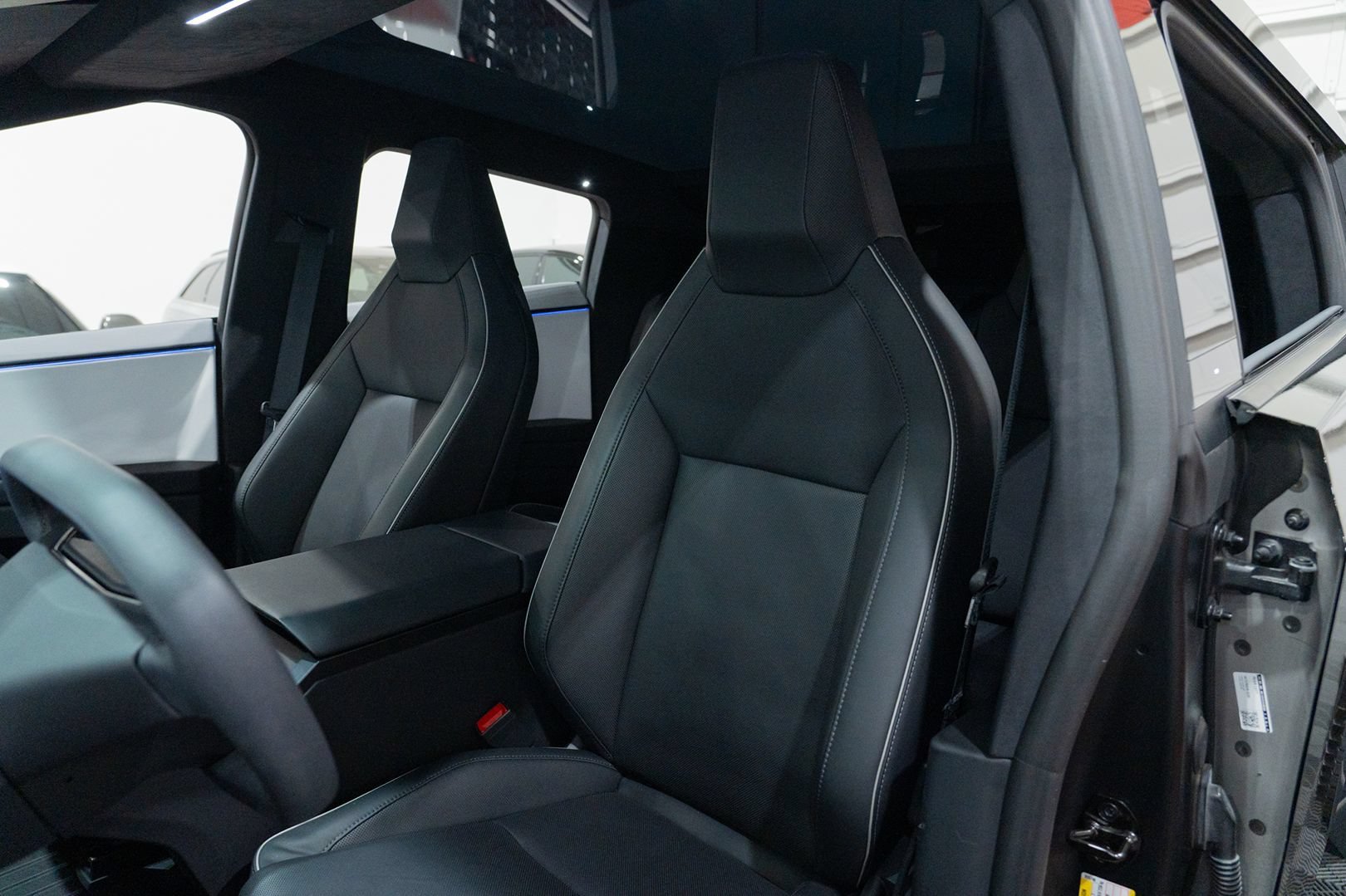 Used 2024 Tesla Cybertruck AWD Crew Cab image 22