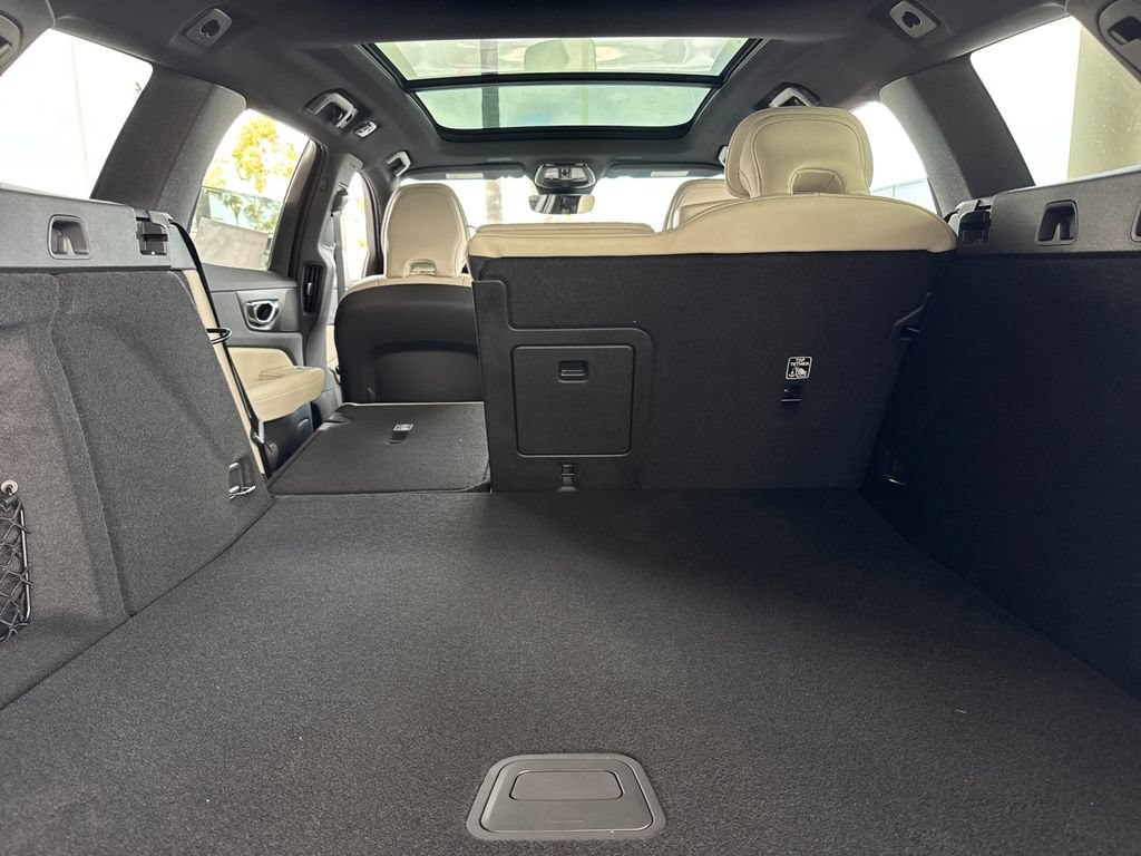 New 2026 Volvo V60 B5 Cross Country Ultra w/ Climate Package AWD/4WD image 14