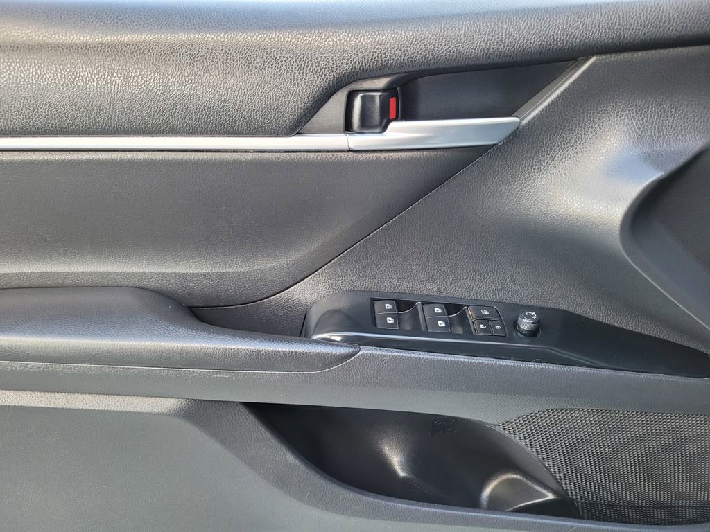 Used 2018 Toyota Camry LE FWD image 23