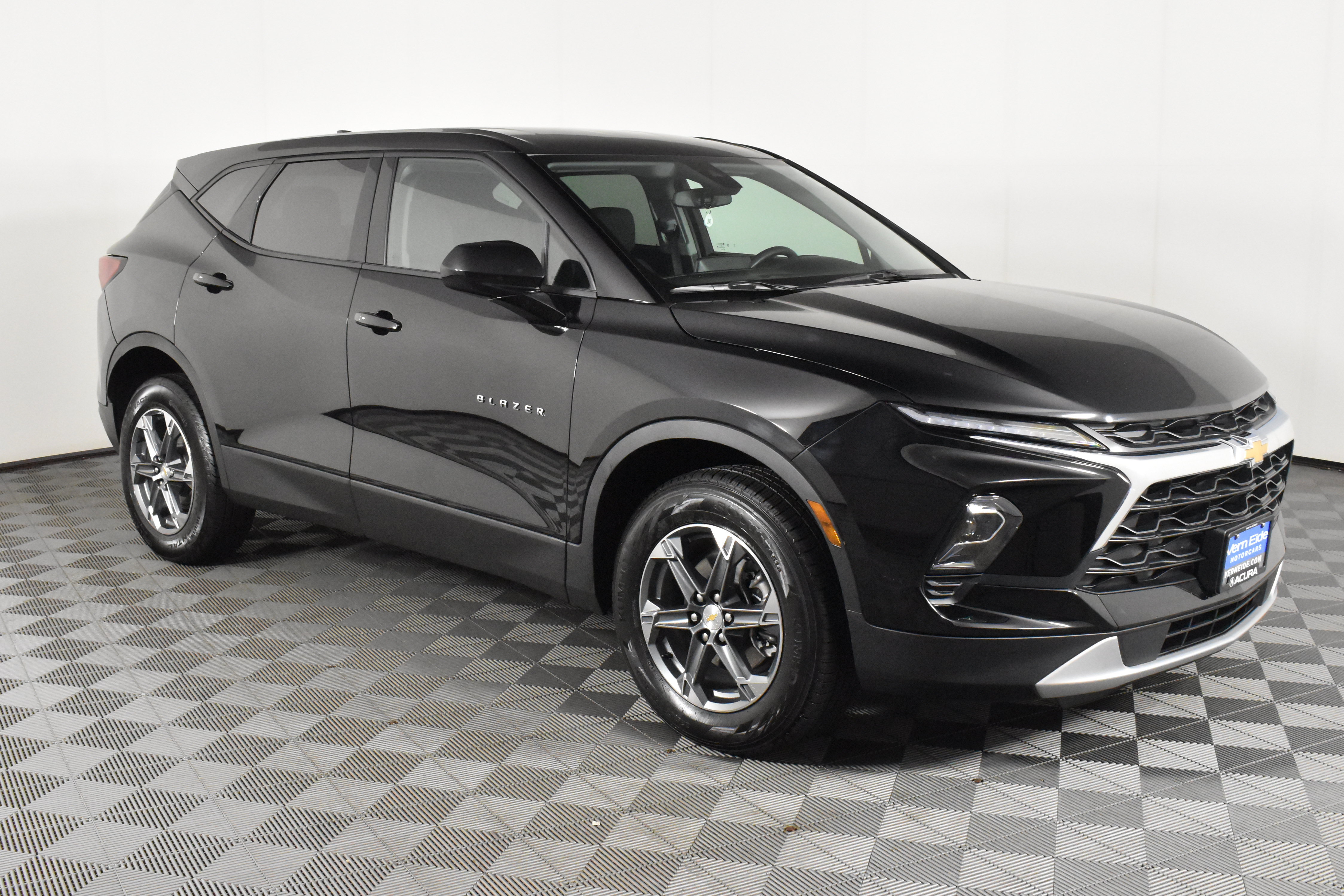 Used 2025 Chevrolet Blazer LT image 4
