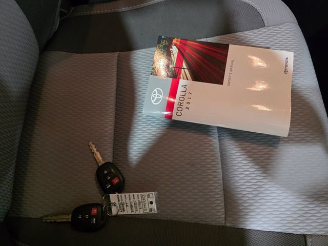 Used 2017 Toyota Corolla LE w/ Carpet Mat Package (TMS) FWD image 9