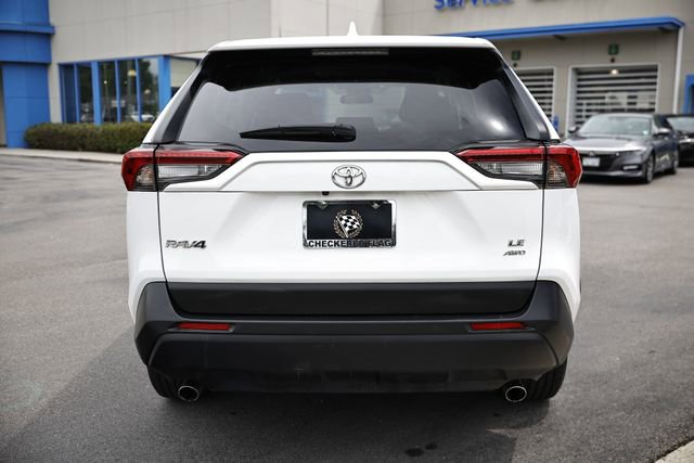 Used 2024 Toyota RAV4 LE AWD/4WD image 8