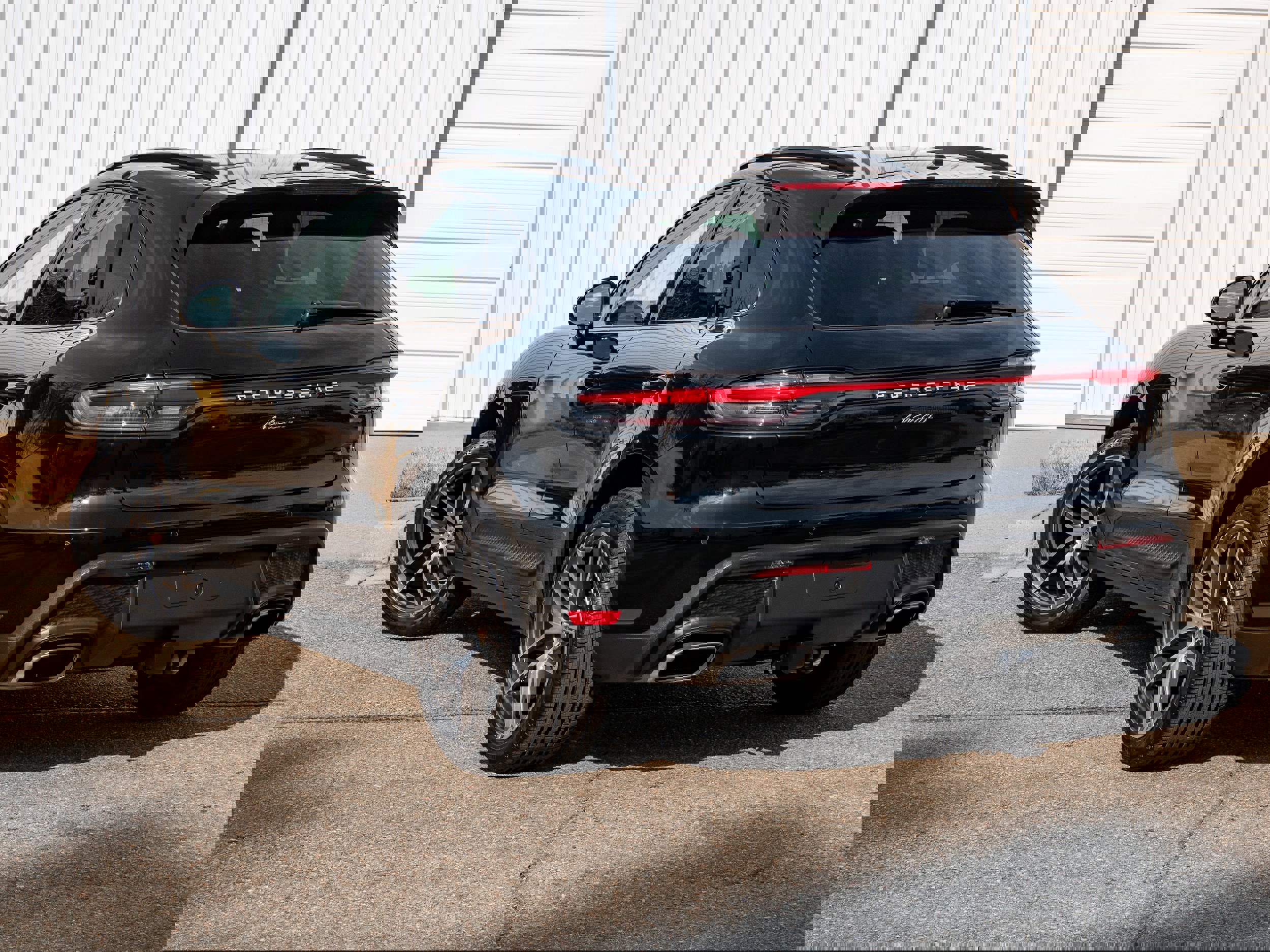 Certified 2025 Porsche Macan image 3