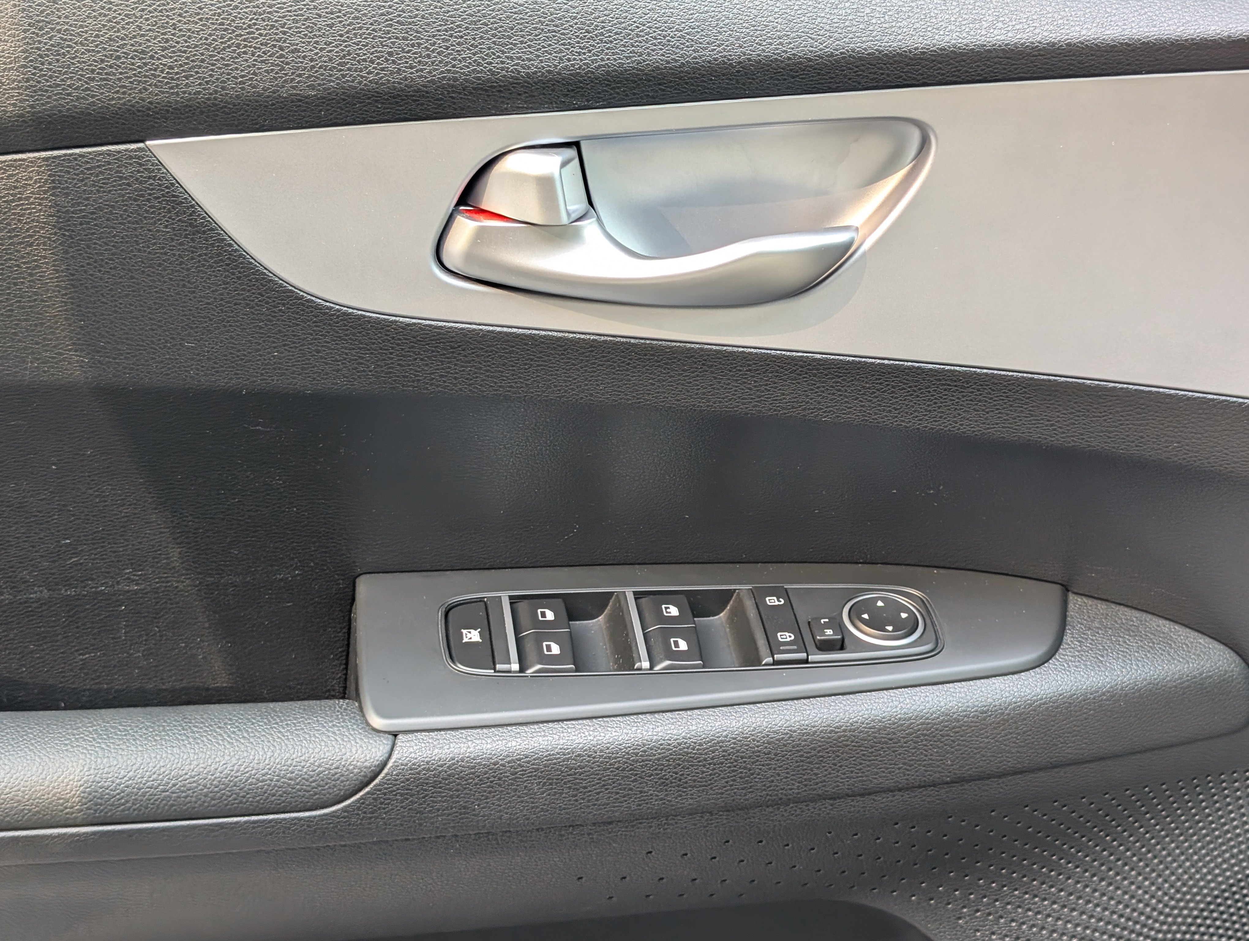Used 2024 Kia Forte LXS w/ LXS Technology Package FWD image 15