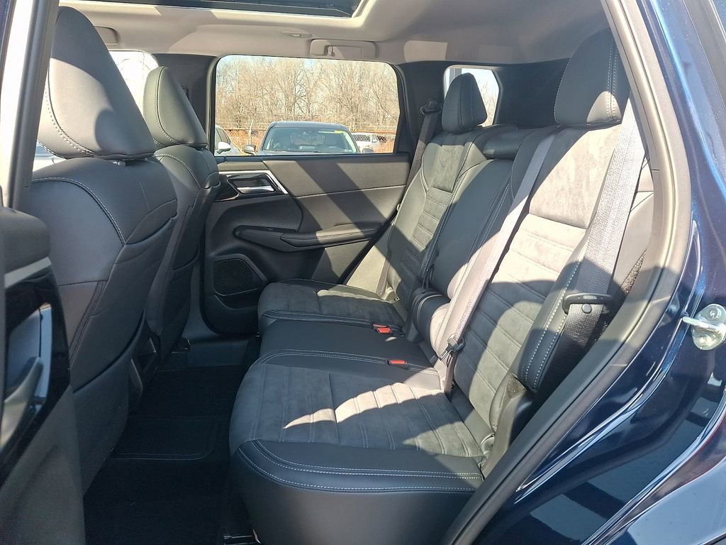 New 2025 Mitsubishi Outlander SE image 6