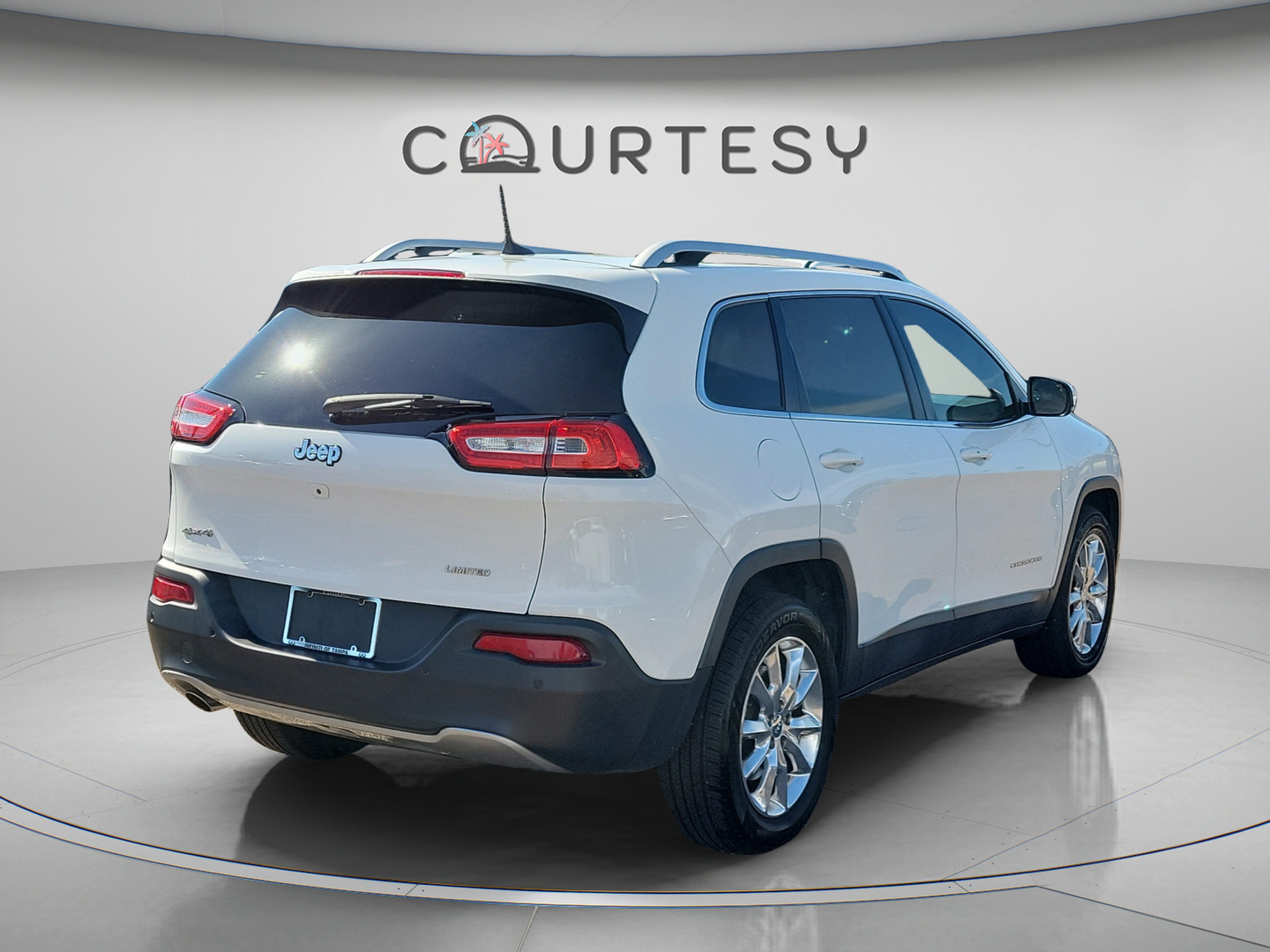 Used 2016 Jeep Cherokee Limited AWD/4WD image 3