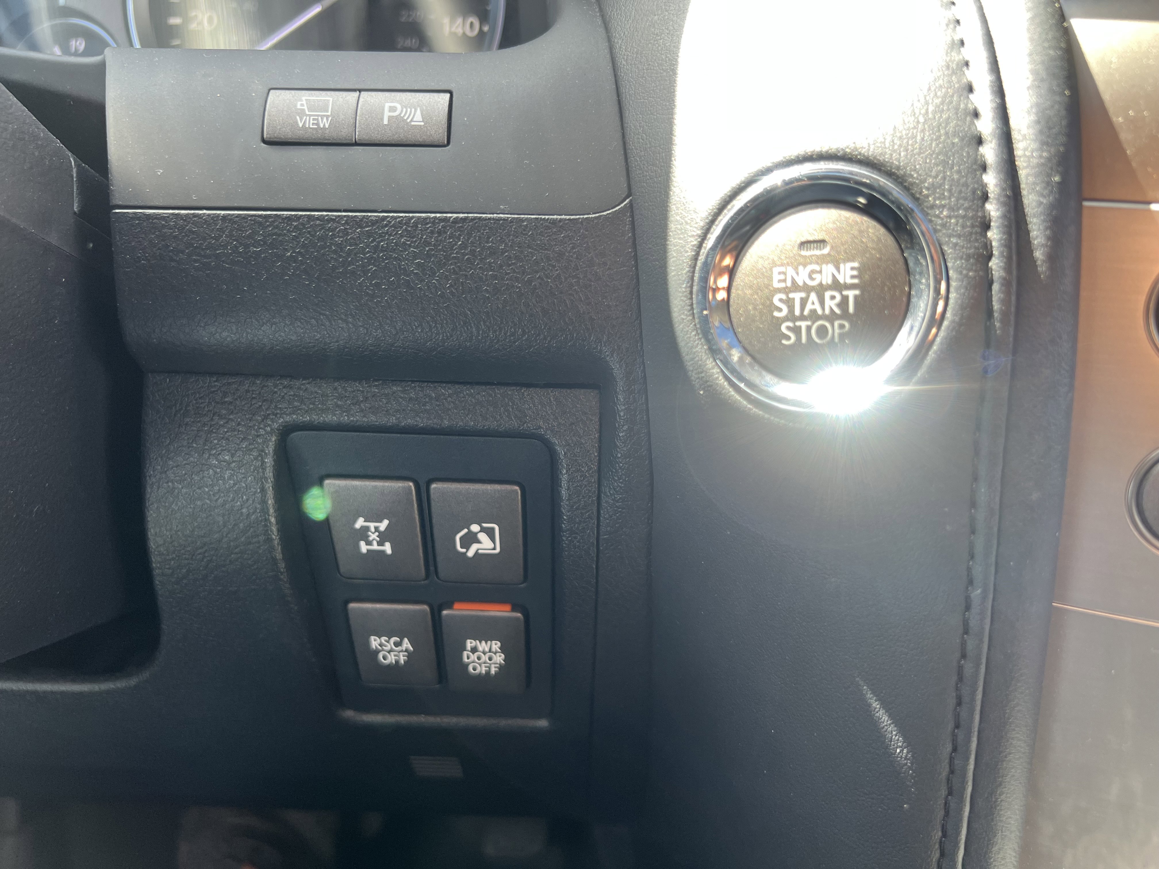Used 2013 Lexus LX 570 4WD w/ Luxury Pkg image 21