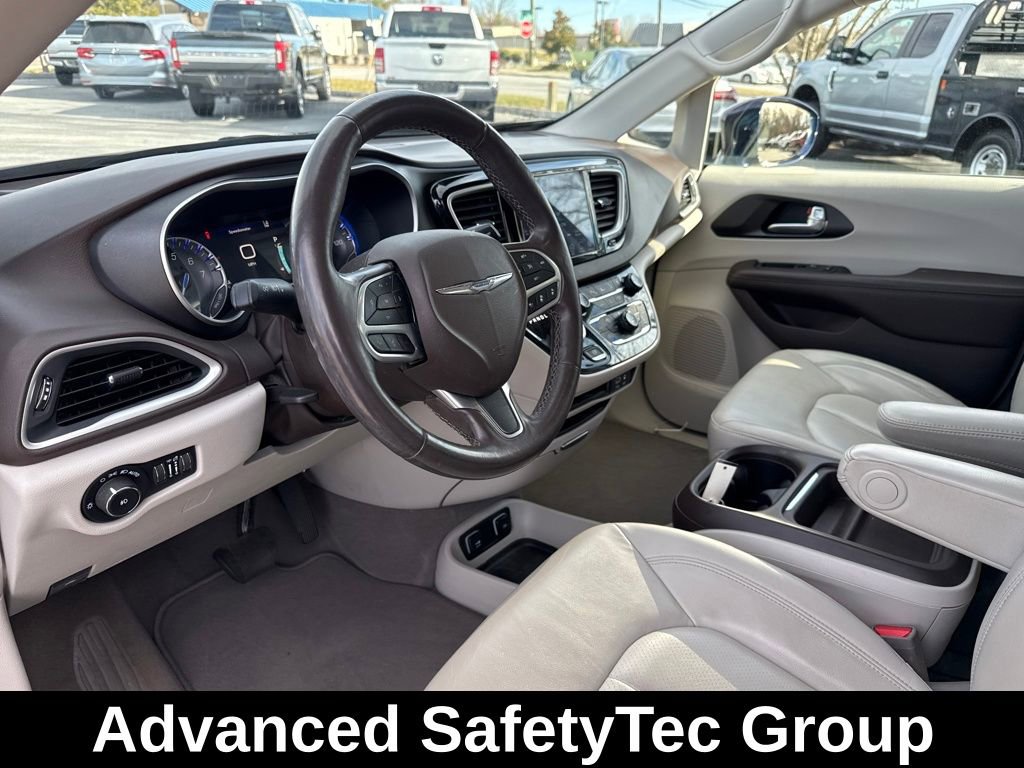 Used 2020 Chrysler Pacifica Touring-L w/ Tire & Wheel Group image 11