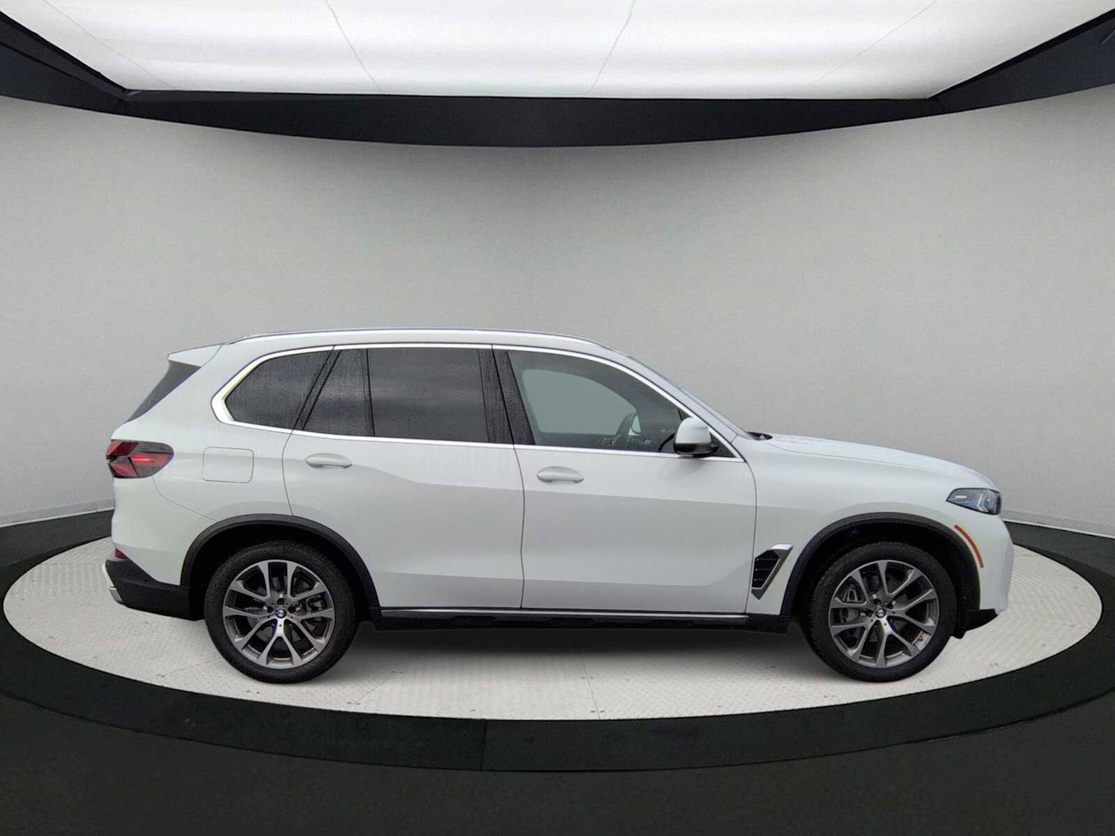 Certified 2024 BMW X5 xDrive40i w/ Premium Package image 9