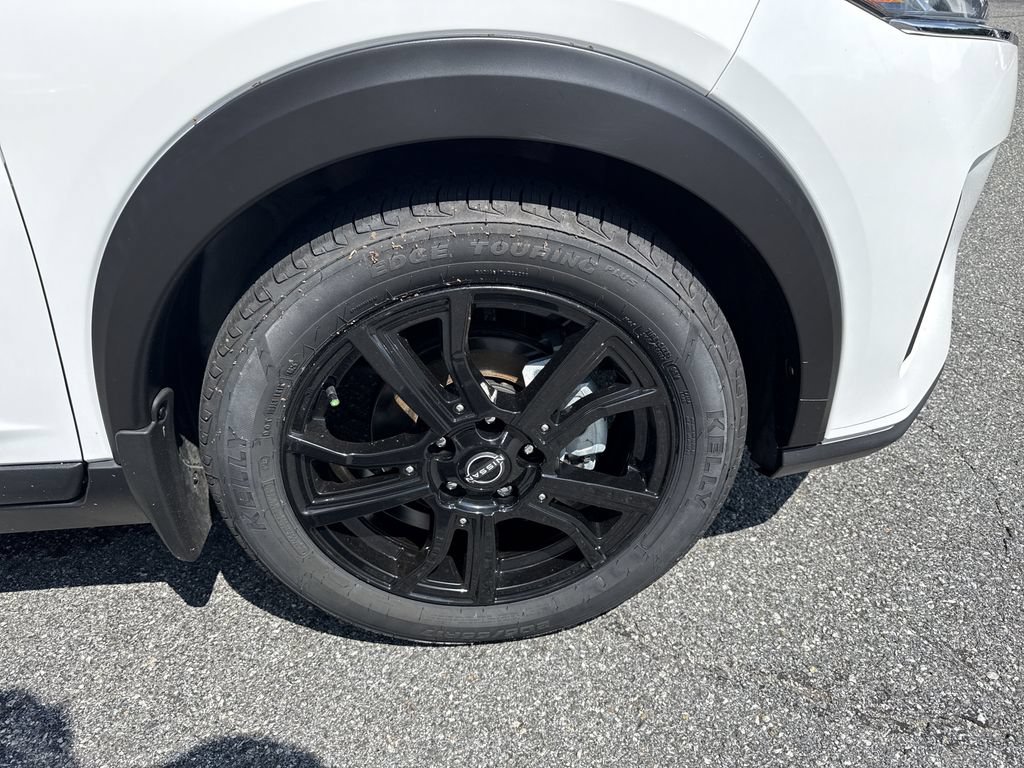 Used 2022 Nissan Kicks SV FWD image 12