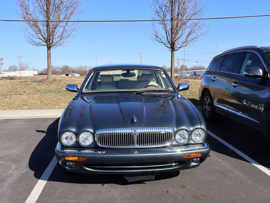 Used 2001 Jaguar XJ image 3