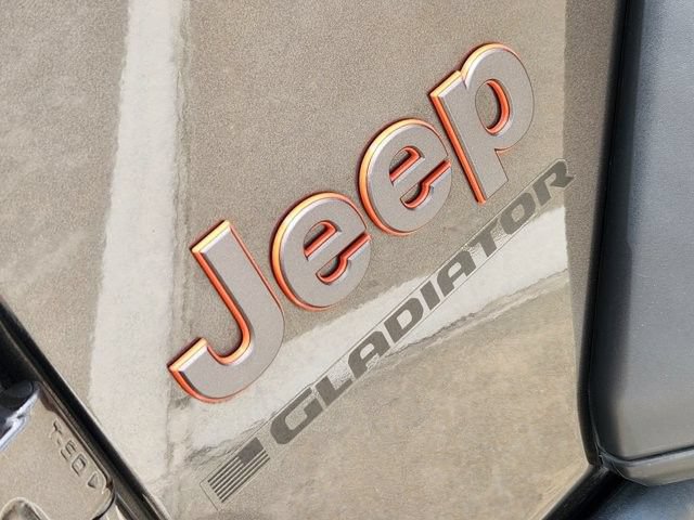 Used 2024 Jeep Gladiator Mojave w/ Convenience Group AWD/4WD image 11