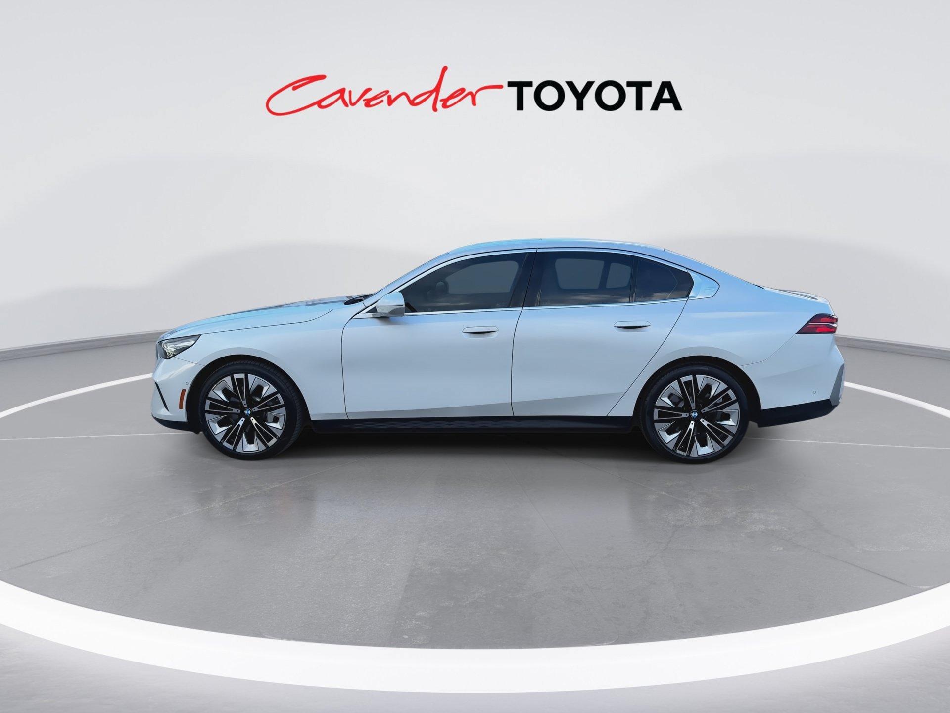 Used 2024 BMW 530i w/ Convenience Package RWD image 5