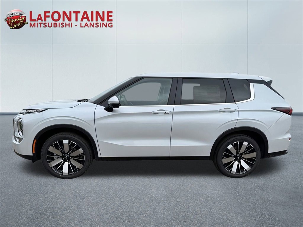 New 2025 Mitsubishi Outlander SE image 4
