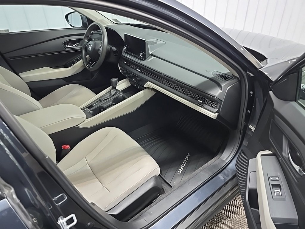 Used 2023 Honda Accord EX image 16
