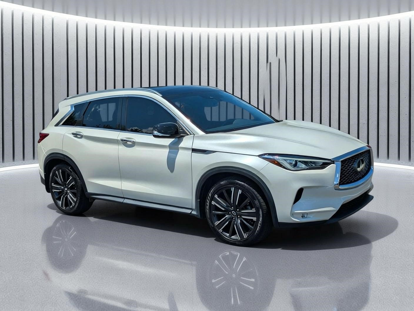 Used 2021 INFINITI QX50 Luxe w/ Appearance Package FWD image 2