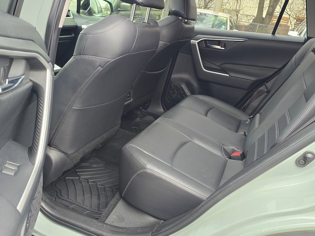 Used 2019 Toyota RAV4 XLE Premium image 10