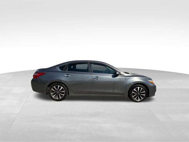 Used 2017 Nissan Altima 2.5 SV w/ Convenience Package image 6