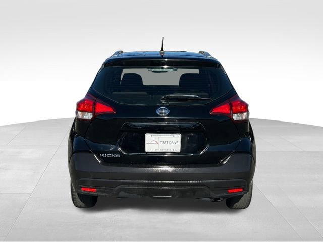Used 2019 Nissan Kicks S FWD image 4