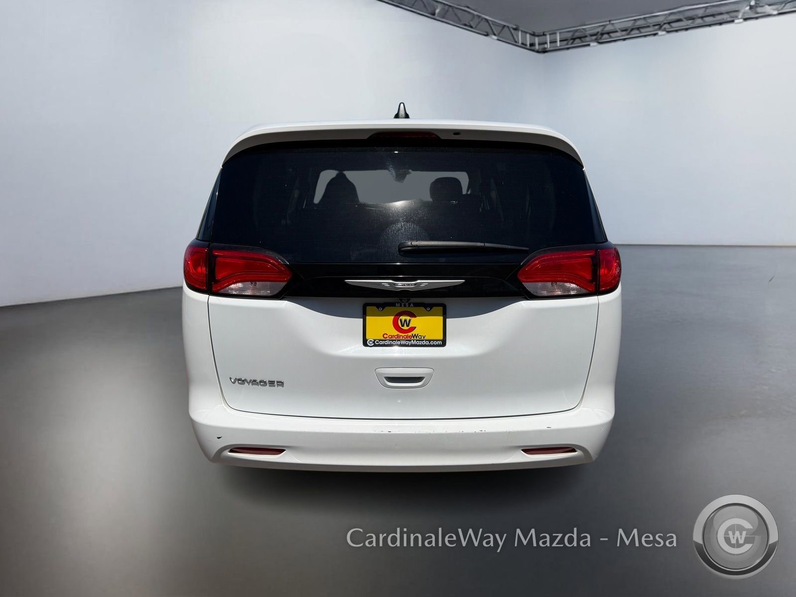 Used 2022 Chrysler Voyager LX image 6
