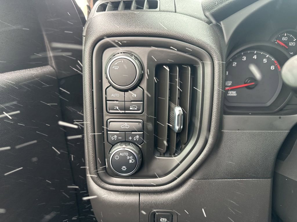 Used 2022 Chevrolet Silverado 1500 Custom image 11