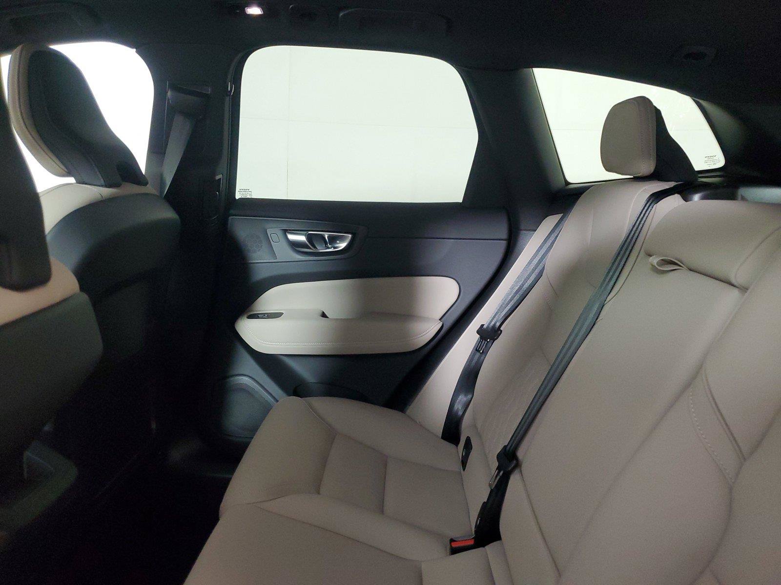 New 2027 Volvo XC60 B5 Core AWD/4WD image 12
