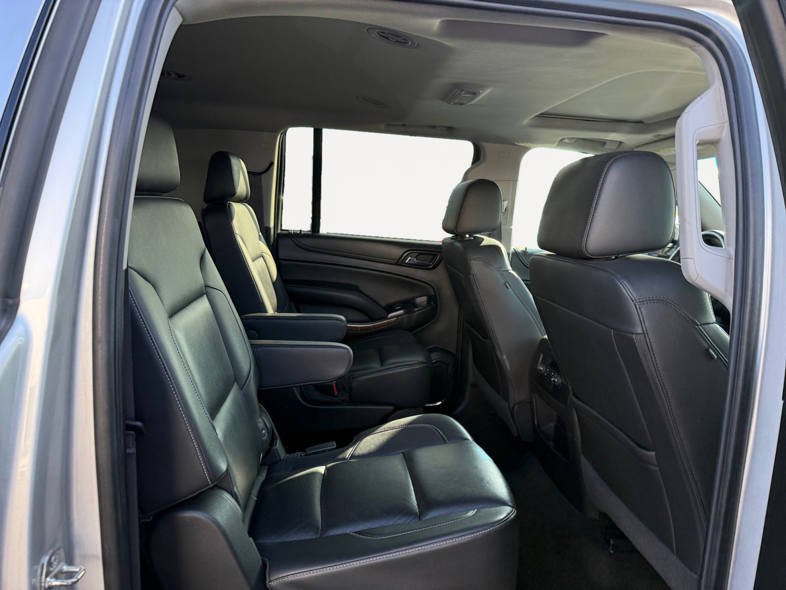 Used 2017 Chevrolet Suburban Premier image 18