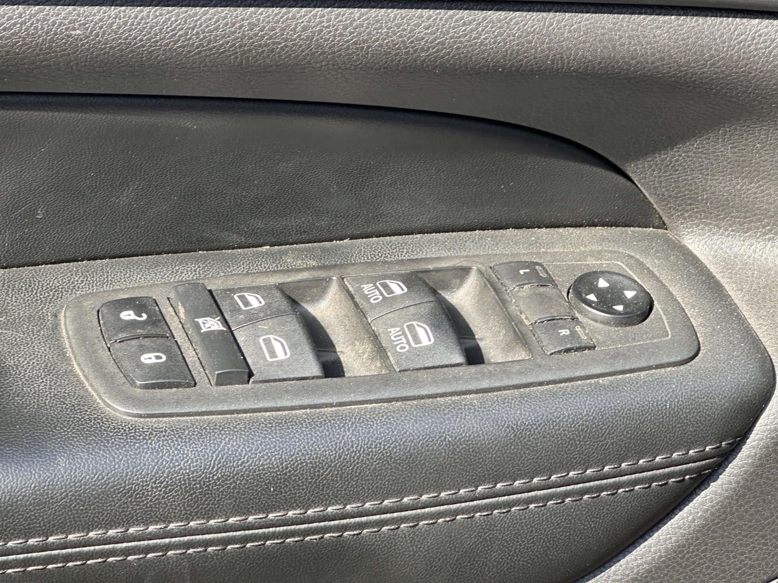 Used 2019 Jeep Grand Cherokee Laredo AWD/4WD image 16
